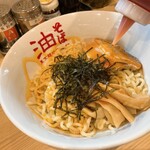東京麺珍亭本舗 - ラー油をたっぷりかける事