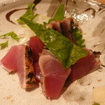 ぎんざ 一二岐 - 山葵の葉が添えられています