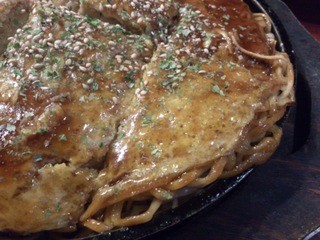 お好み焼き 鉄板酒場 鯉八 - ・肉玉そばダブル 850円　接写