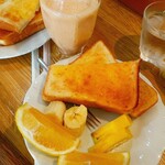 ニワフルーツ＆フルーツジュース - モーニング：ピーチジュース500円/ミックスジュース550円