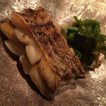 虎白 - 焼物：太刀魚・菜の花と芹の辛子胡麻和え