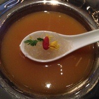 中国料理 「チャイナブルー」 コンラッド東京 - 海燕巣のスープ：底に張ってあるマッシュポテトは余分に感じる。ベースの上湯の味が消される気がする