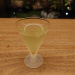 宮坂 - 汲み出しとして「冷たい緑茶」が