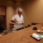宮坂 - 大将がお抹茶を点ててくれます。