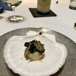 Restaurant Bellustar - 北海道産帆立貝のポシェ　トリュフ　柚子胡椒　茸のソース