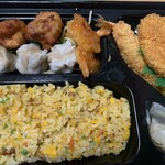 本家かまどや - 料理写真:味濃そうに見えて、実は薄味のチャーハン。