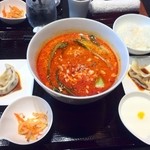 御膳房 - 担々麺と、雨の日サービスの水餃子×2