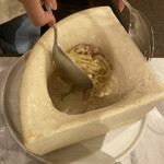 Italian Kitchen VANSAN - THEカルボナーラ最後の仕上げ