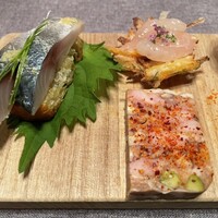 上六ワイン - さばのボカディージョ、トルティージャデカマロネス、バスク風のパテ