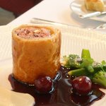 レストラン タテル ヨシノ 銀座 - 本日のスペシャリテ(ウズラとフォアグラのパイ包み(正式名称は不明))
