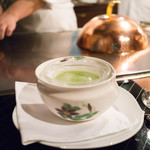 横浜うかい亭 - そら豆の冷製スープ