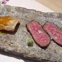 鯛良 白金店 - 尾崎牛のたたきとのどぐろの塩焼き