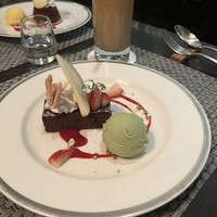 R restaurant & bar - 