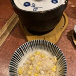 博多メシ 男厨 - 白身ととうもろこしの土鍋　バター醤油をかけるとまた別の味に変わります！