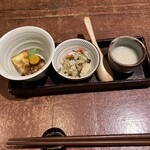 博多メシ 男厨 - お通しの甘酒(右)がびっくりするほど美味しい甘酒