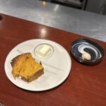 レストラン スノゥ - 自家製パン②専用のバターが。