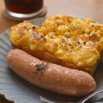 TRICHROMATIC COFFEE - 料理写真:[平日限定モーニング] 自家製玉子トーストのセット＠税込750円＋ビッグソーセージ＠税込200円│平日10:20頃訪問