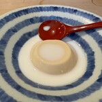 すし徳灑落 - ババロアは牛乳が掛かってます。