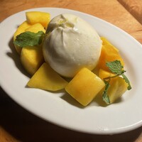 カルネジーオ イースト - 