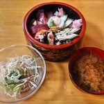 寿司久 - ちらし丼　990円