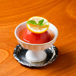 冷しトマトを丸ごと蜂蜜レモン漬け