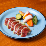 鴨生ハムとかつおだしで漬け込んだピクルス