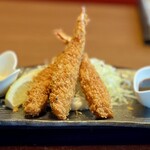 いっさく - 料理写真:「贅沢」というほどでもない大きさの海老フライが３本