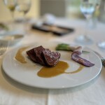 265839263 - 肉料理 黒毛和牛のロティ。土佐産の和牛をロースト