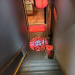 四川料理 川覇王 - 階段で地下へ