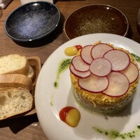 恵比寿ビストロ 猫も杓子も - サーモンとアボカド塩らっきょのタルタル