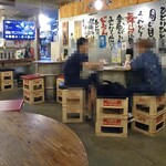 缶激酒場ドラム - テーブル席