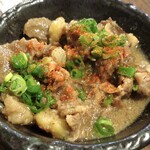 缶激酒場ドラム - 名物どて焼（一味唐辛子をふって）