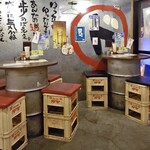 缶激酒場ドラム - テーブル席