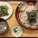 武蔵野 伝統の味 涼太郎 - サラダが威圧感を和らげる