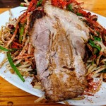 人生餃子 - 皿台湾チャーシュー1枚（ちょい辛・にんにくOK）＋麺大盛り＋野菜大盛り