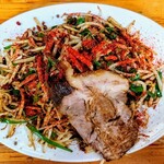 人生餃子 - 皿台湾チャーシュー1枚（ちょい辛・にんにくOK）＋麺大盛り＋野菜大盛り