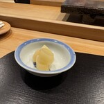 鮨 十兵衛 - 瑞々しいガリ