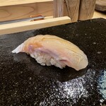 鮨 十兵衛 - クエ（九州）　一瞬だけ炙ったクエ