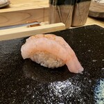 鮨 十兵衛 - 甘海老　もはやスイーツレベルの甘さと風味の深い甘海老でした。