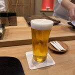 鮨 十兵衛 - 生ビールで喉を潤します。