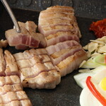 韓国居酒屋 韓謝亭 - 料理写真:サムギョプサル