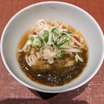 御所 岩さき - 五島のうどん。もずくと一緒に頂きます