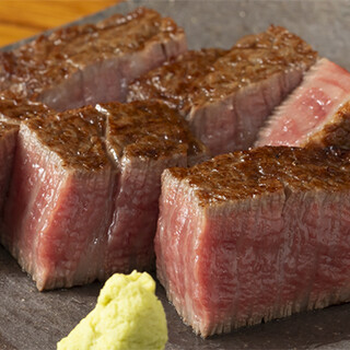 鮮度と質に自信。店主厳選の上質な【黒毛和牛】をお好みの厚さで