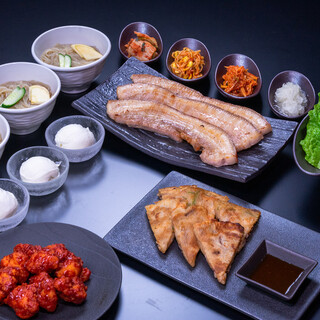 定番の韓国料理はもちろん！通も唸る珍しい韓国料理もご用意！