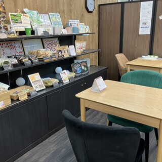 パーラー 山と田んぼ_2