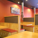 炭火焼肉エイト - 内観