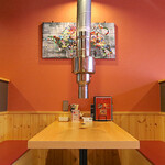 炭火焼肉エイト - 内観