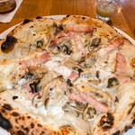 ベジバル チバットリア - モッチモチの牡蠣ピッツァ♪（パラペーニョソース付き）