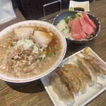 喜多方食堂 麺や 玄 佐倉分店 - ・蔵出し醤油ラーメン（まったり）・半本鮪丼・餃子の夢の3点セット✨️