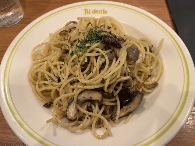 あるでん亭 新宿センタービル店 アンチョビきのこ 1380円